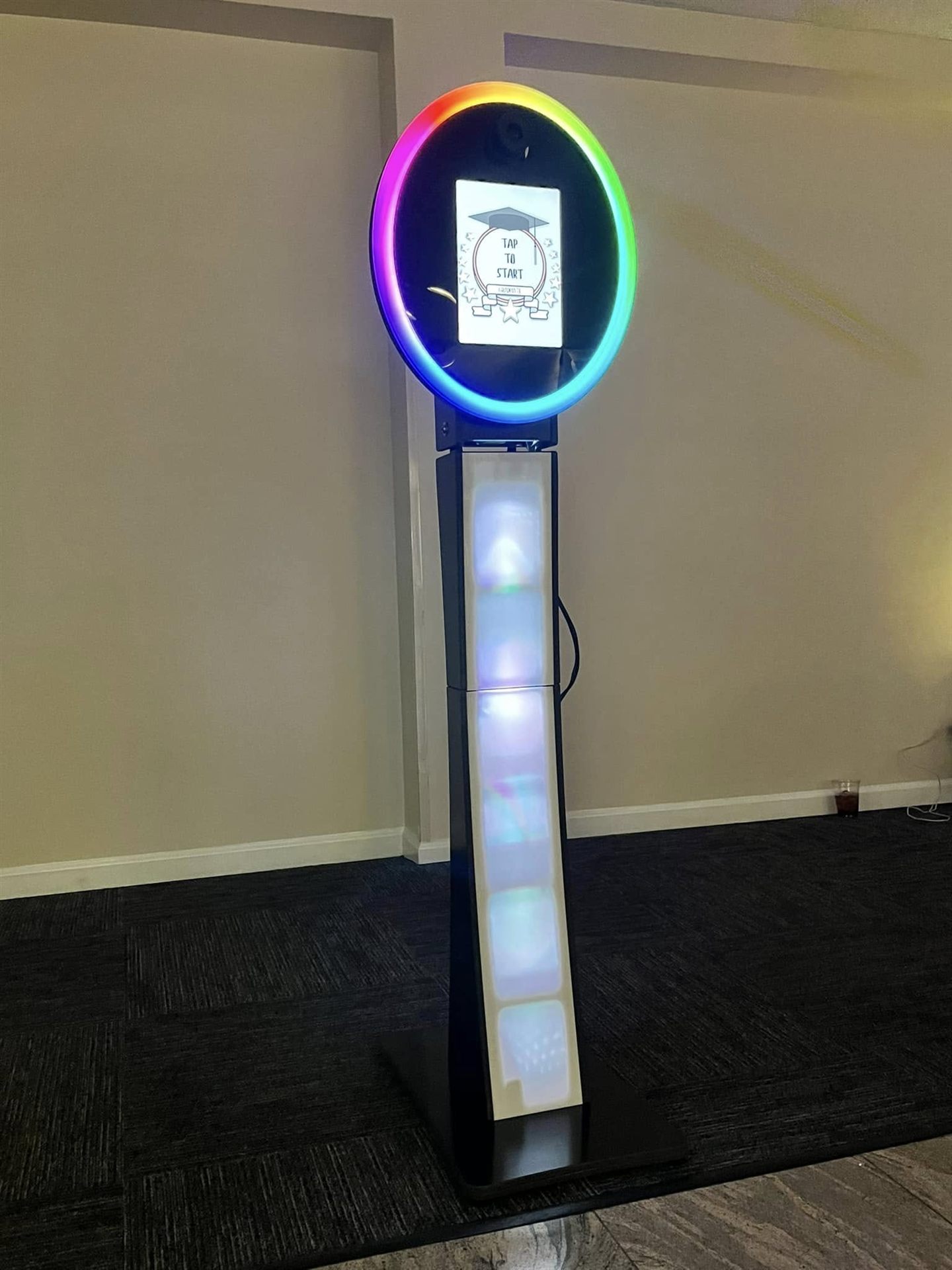 Roaming photobooth ring light for a graduation party